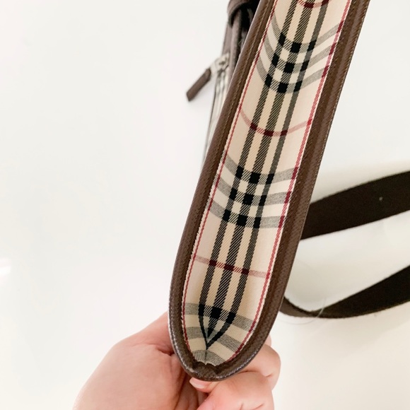 - 🥰Pretty🥰BURBERRY BEIGE CROSSBODY - Picture 7 of 16